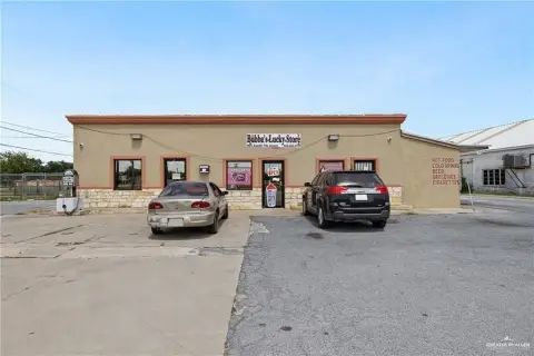 Convenience Store With Hot Food Station