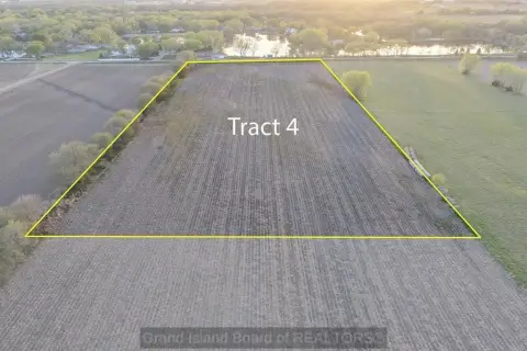 Spacious Land Near Grand Island