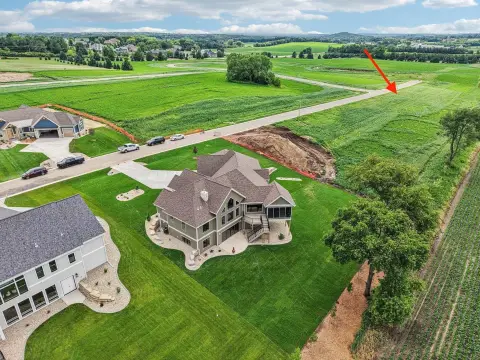 Scenic Lot in Windsor Gardens