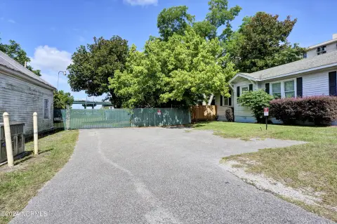Warehouse with Open Yard