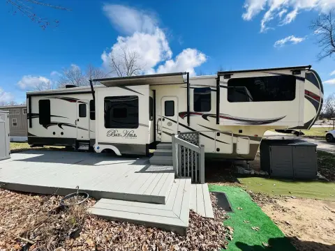 Land with Fifth Wheel Included
