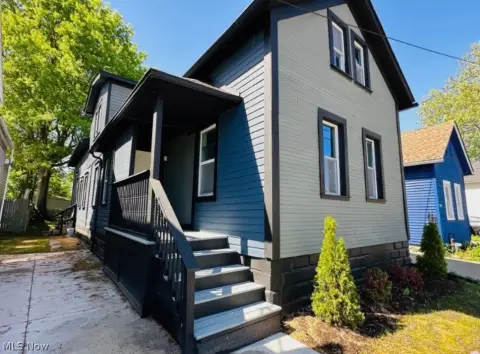 Renovated Duplex Near MetroHealth Hospital