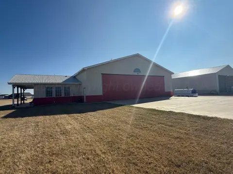 Amarillo Aviation Hangar with Living