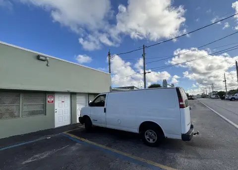 Pompano Beach Warehouse with Bays