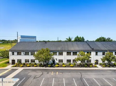 Flexible Office Units with Natural Light