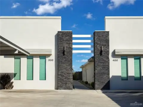 Gated Four-Unit Quadplex