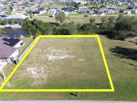 Waterfront Lot in Cape Coral