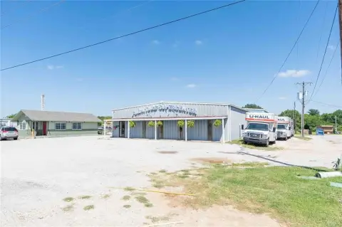 Bridgeport Warehouse with Highway Frontage