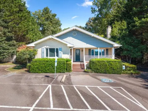 Flexible Office Building with Garage