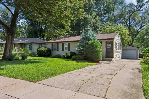 Up/Down Duplex with Detached Garage