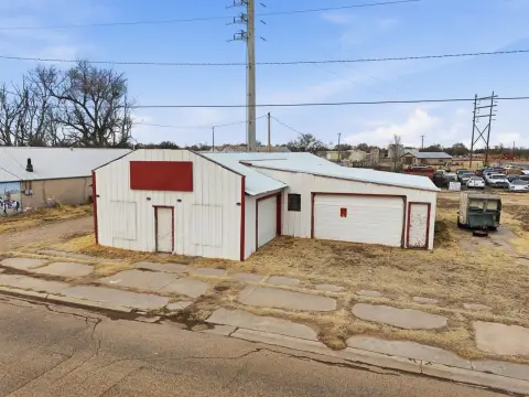 Guymon Commercial Building on 4th