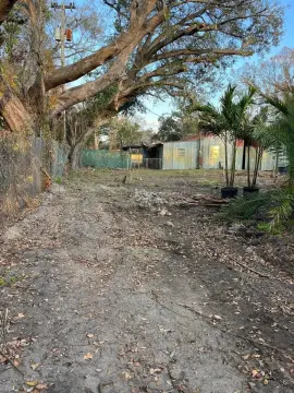 Spacious Lot in Hillsborough County