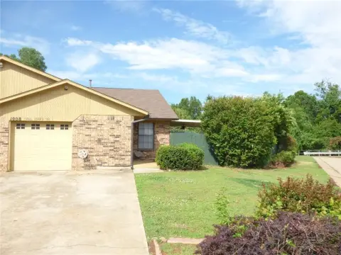 Half Duplex with Covered Patio