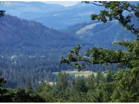 Husum Land with Mountain Views