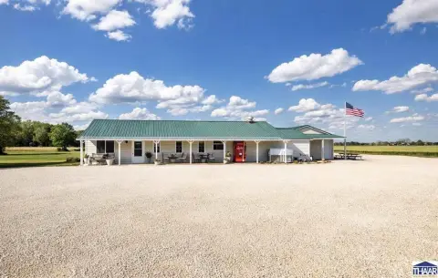 Restaurant/Bar Near Mill Creek Lake