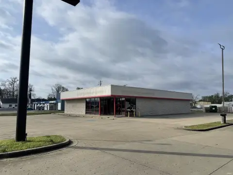 Vincennes Retail Space For Rent