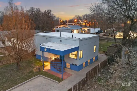 Duplex With Shared Yard