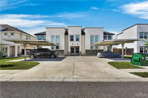 Townhouse-Style Quadplex