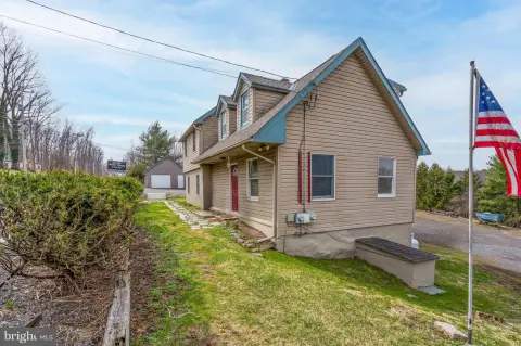 Renovated Mixed-Use Property Near New Hope