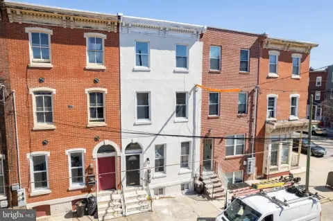 Leased Triplex in Growing Corridor