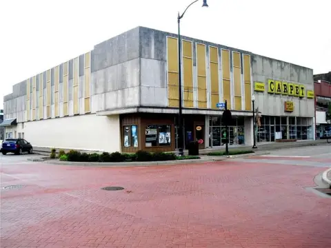 Mixed-Use Building with Frontage Space