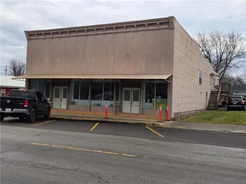 Mixed-Use Property in Green Ridge