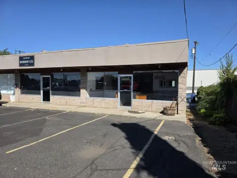 End-Suite Retail Space