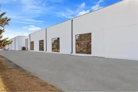 Prime Commercial Leasing Opportunity