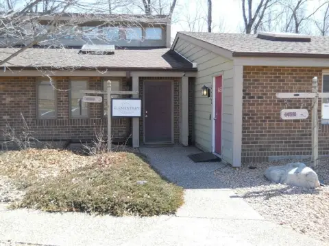 Four-Level Office Unit