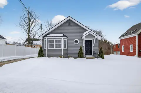 Renovated Commercial Building Near Tuscan Village