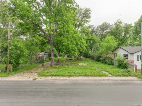 Residential Lot in Hondo, TX