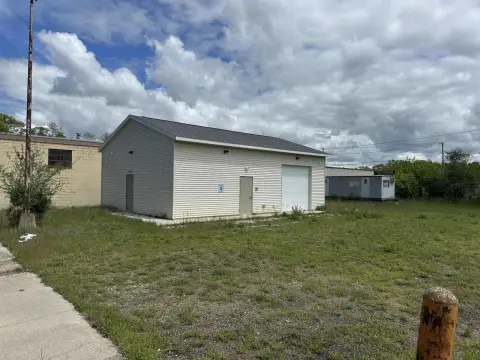 Versatile Commercial Property in Muskegon