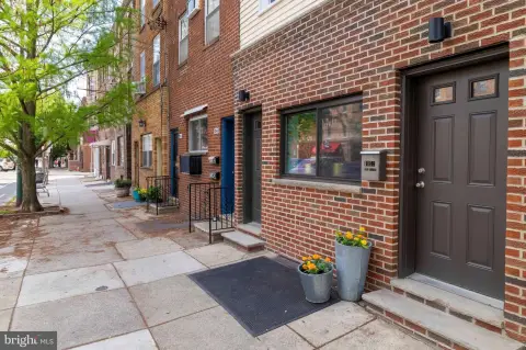 Meticulously Maintained Philadelphia Triplex