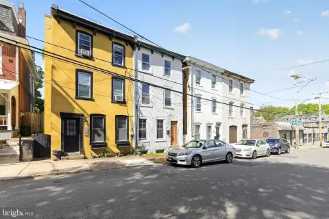 Germantown Duplex with Income Potential