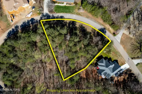 Residential Lot in Lake Community