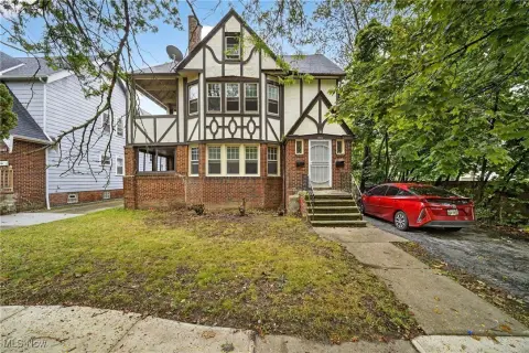 Spacious Duplex in Cleveland Heights