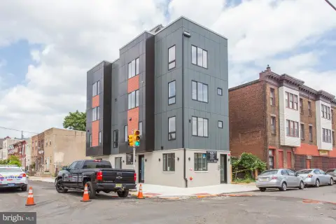 Mixed-Use Triplex in Point Breeze