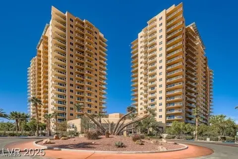 Remodeled High-Rise with City Views