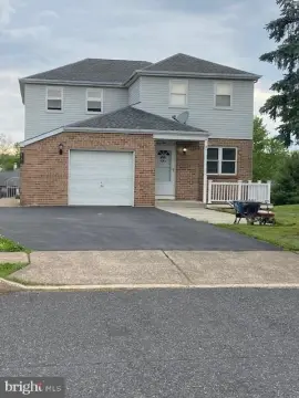 Harleysville Duplex on Large Lot