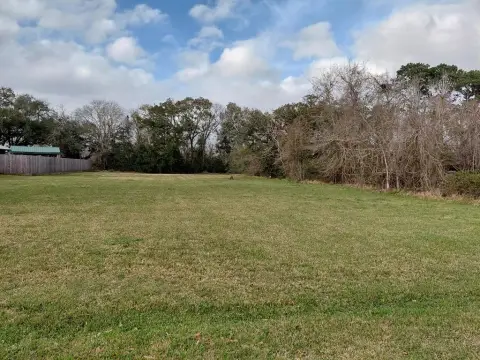 Residential Land in Angleton, TX