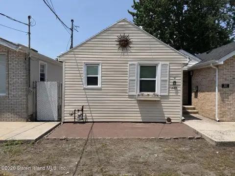 Semi-Attached 2BR Bungalow