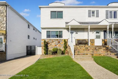 Semi-Attached Colonial Residence