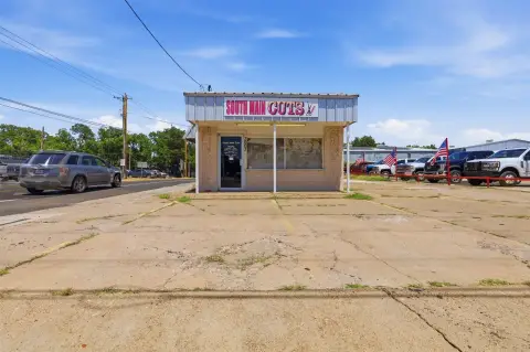 Versatile Retail or Office Building