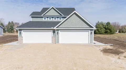 New Duplex in Commuter-Friendly Location