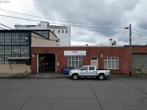 Manufacturing Building with Flat Roof