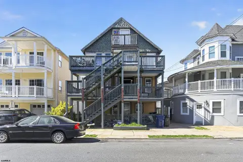 4-Unit Quadplex with Detached Cottage