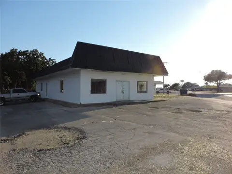 Freestanding Commercial Corner Building