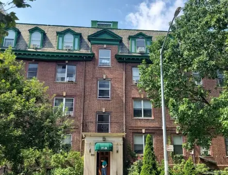 Historic 17-Unit Apartment Building