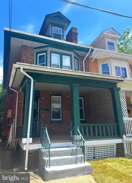 Semi-Attached 5-Bedroom Home