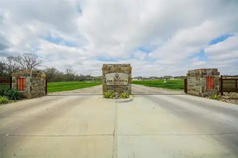 5+ Acres of Natural Beauty